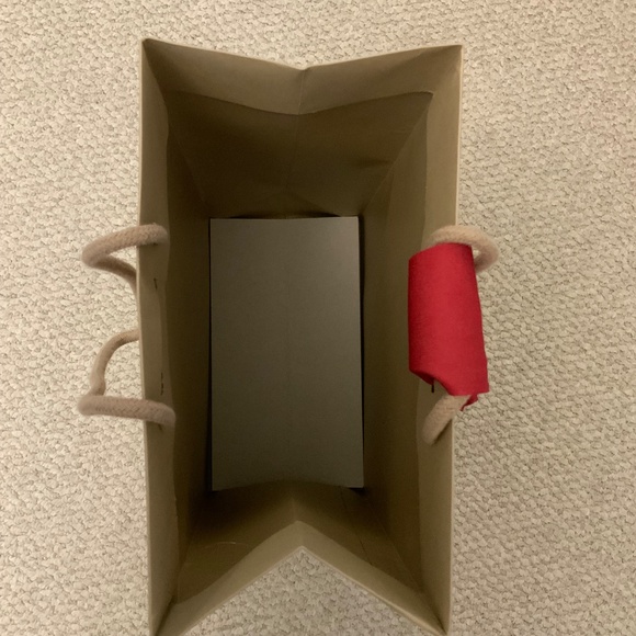 Burberry paper shopping bag with ribbon - Picture 3 of 5